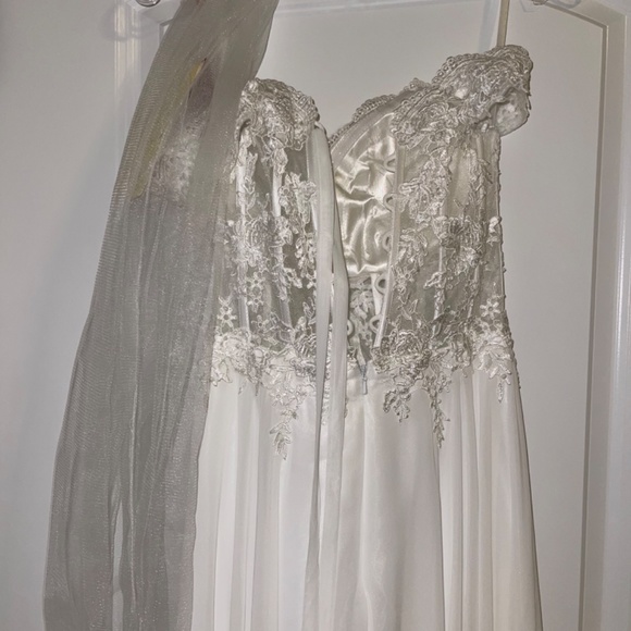 White dress - Picture 11 of 14